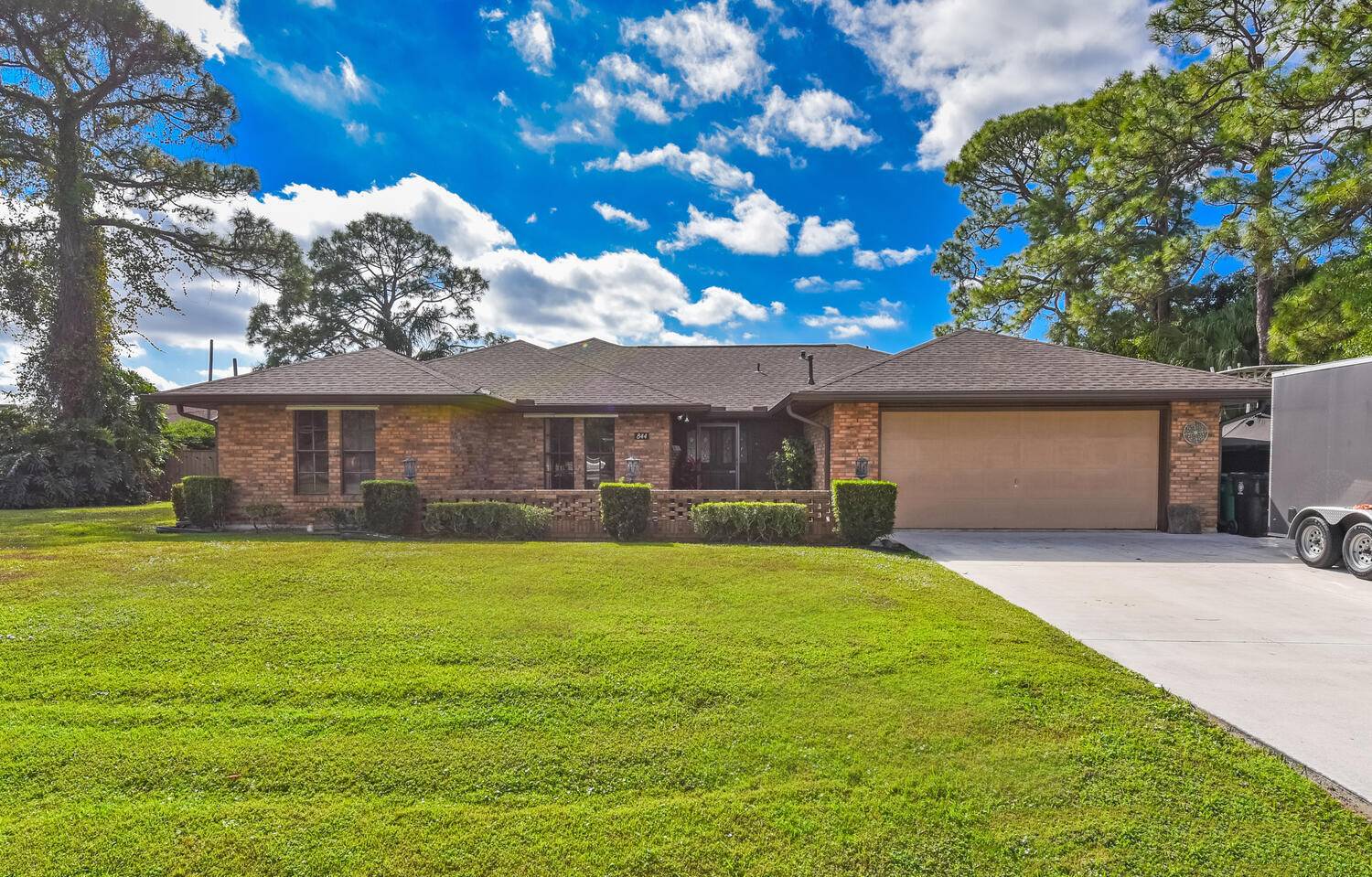 Port Saint Lucie, FL 34983,844 SE Kendall AVE