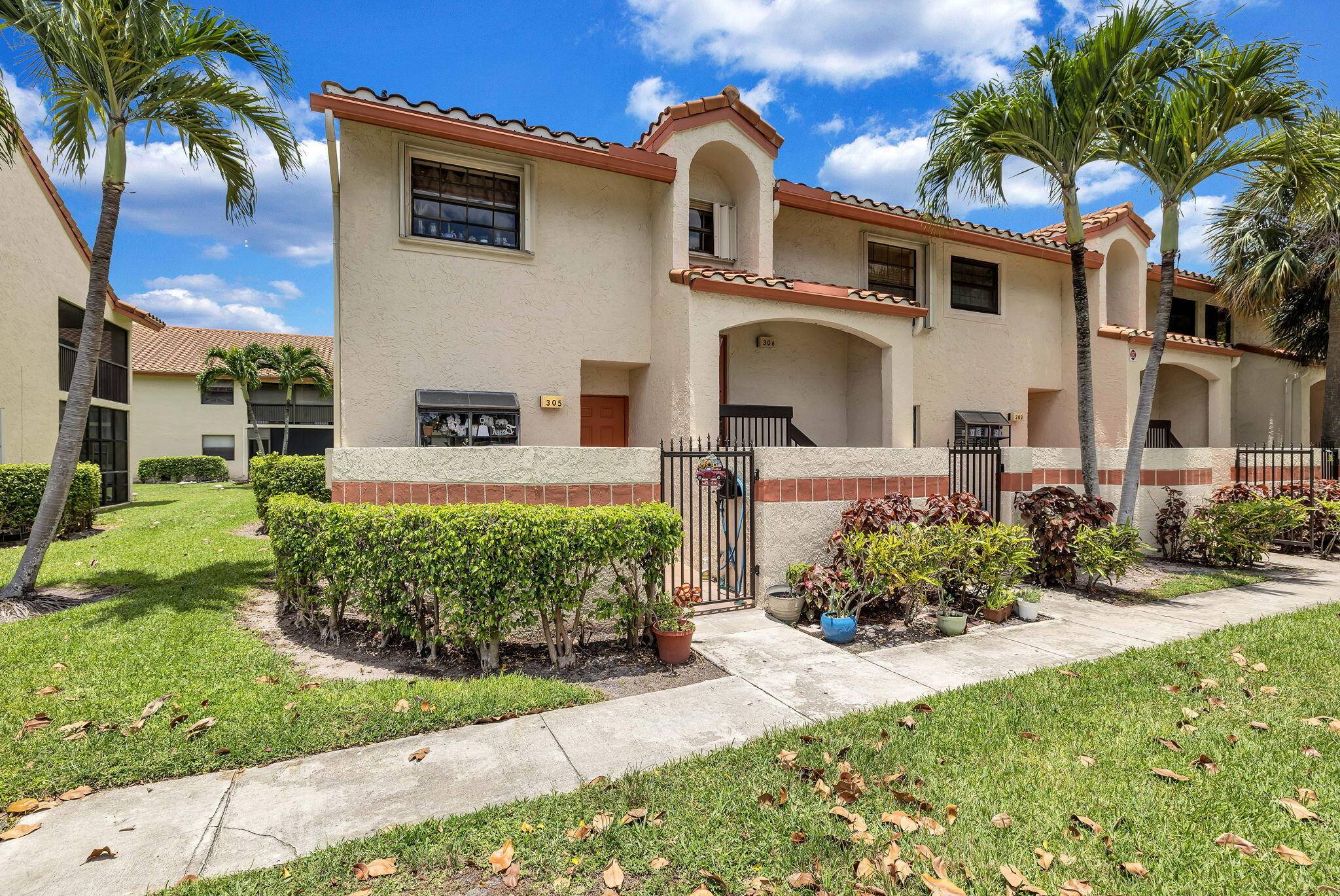 Deerfield Beach, FL 33442,305 Congressional WAY 305
