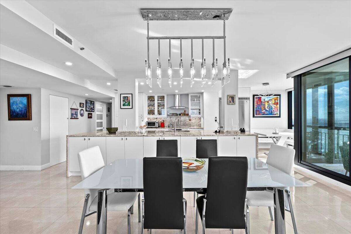 Singer Island, FL 33404,4000 N Ocean DR 2004