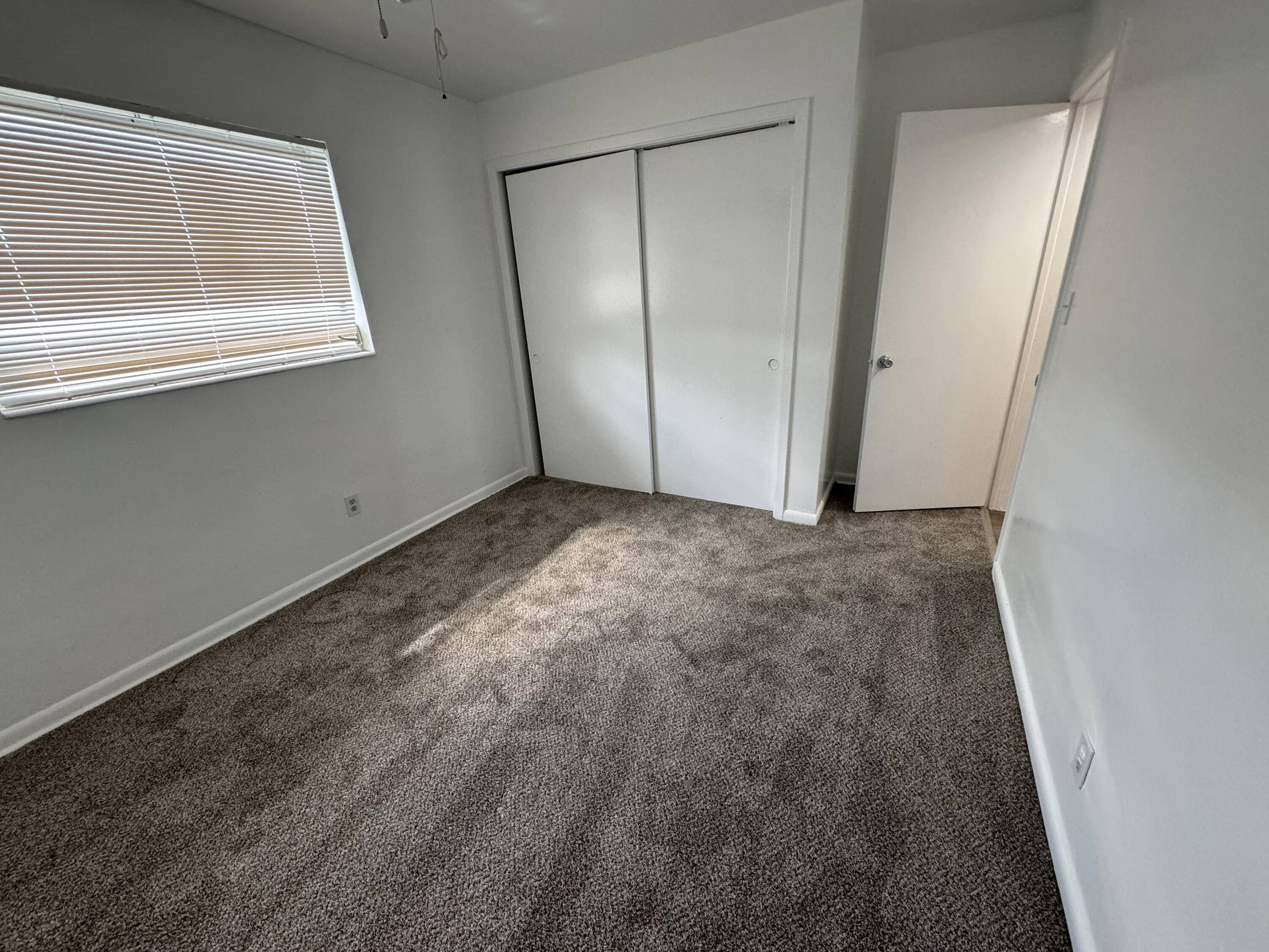 Lake Park, FL 33403,810 Lake Shore DR 37