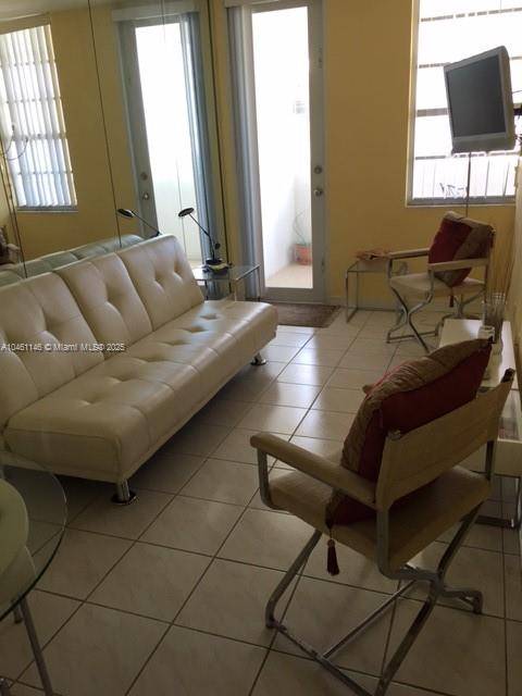 Miami Beach, FL 33139,100 Lincoln Rd #1045