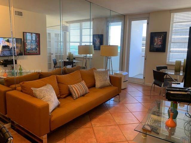 Miami Beach, FL 33139,100 Lincoln Rd #1129