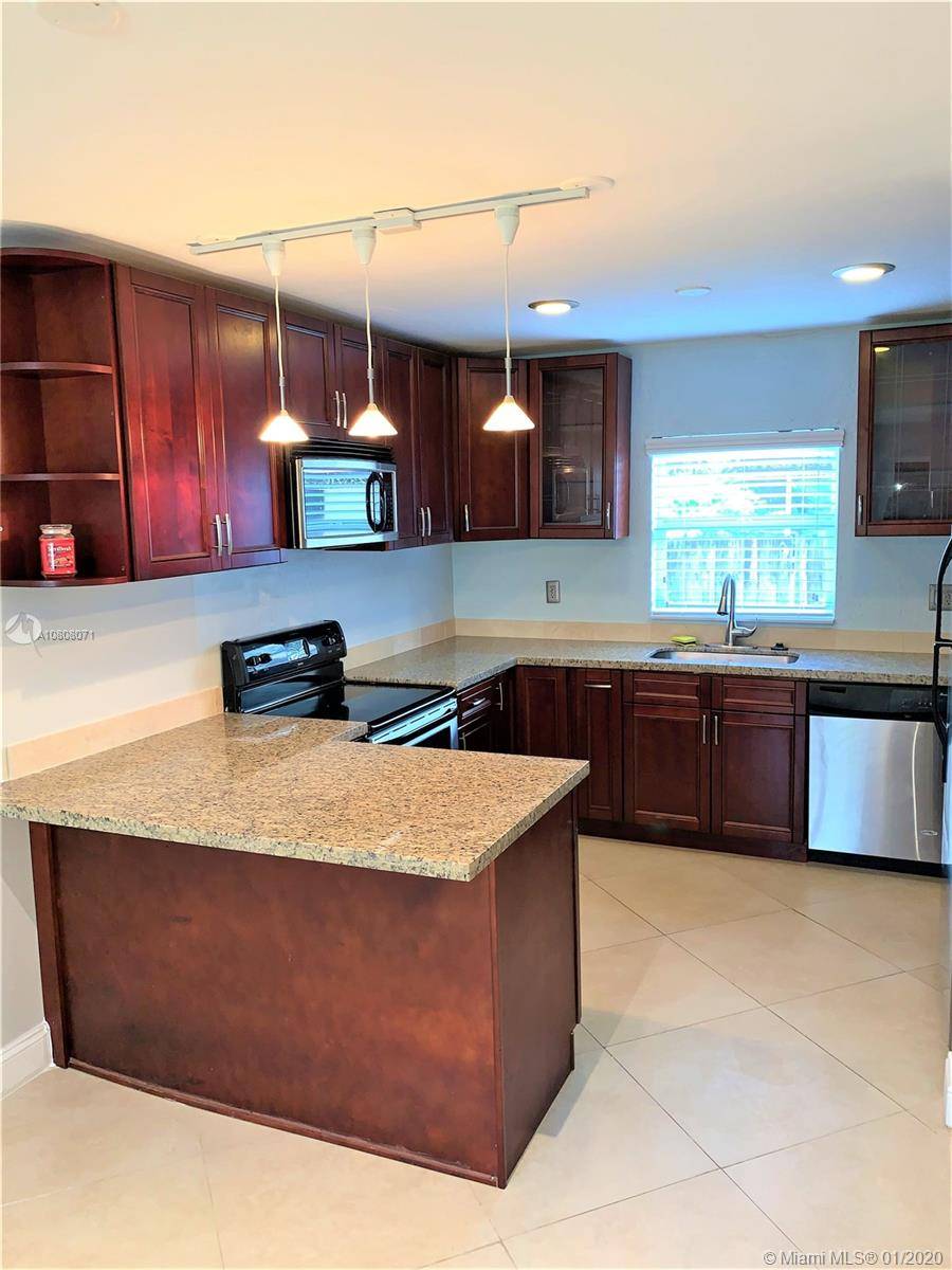 Oakland Park, FL 33334,1541 NE 34th Ct #102