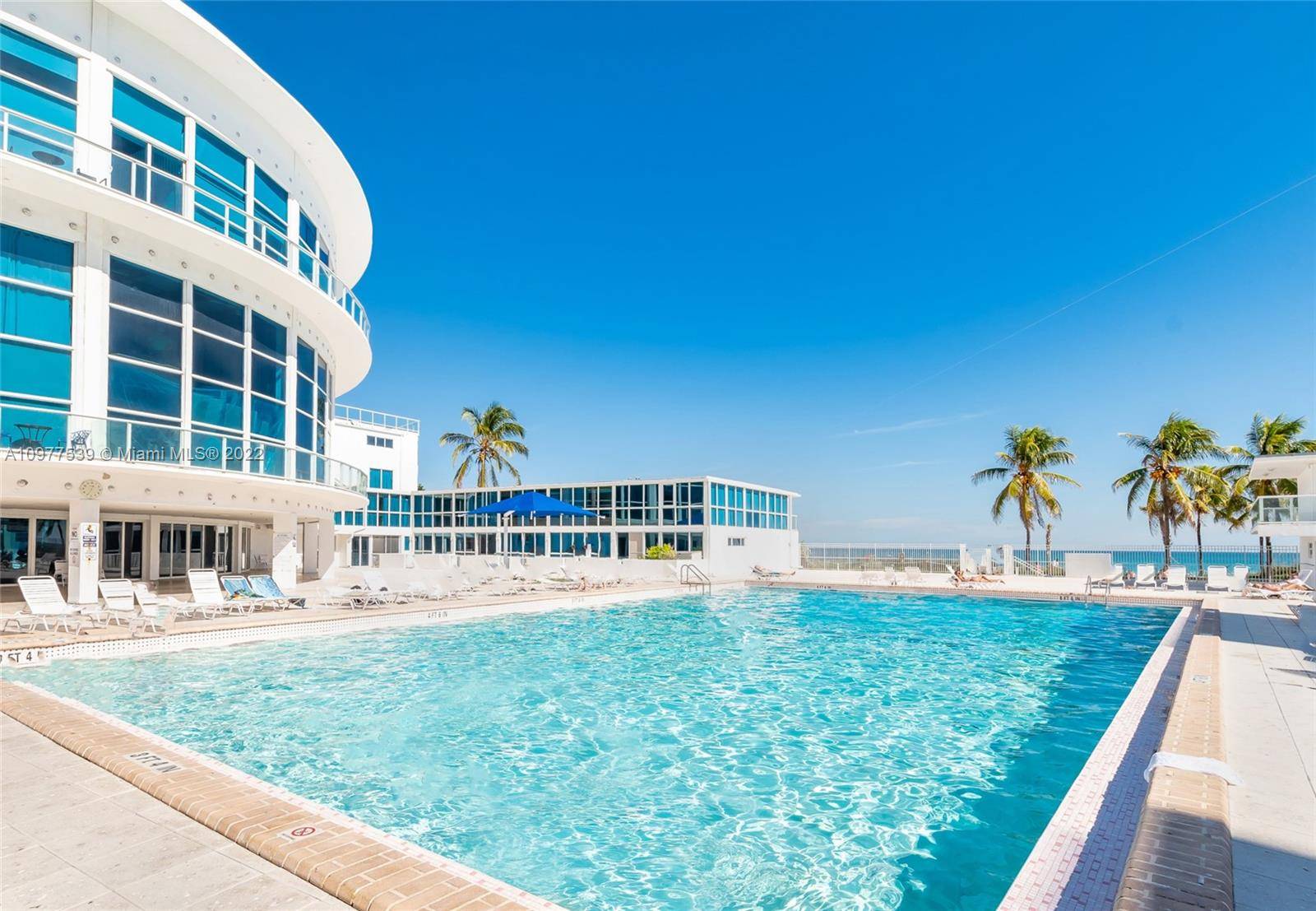 Miami Beach, FL 33140,5445 Collins Ave #424