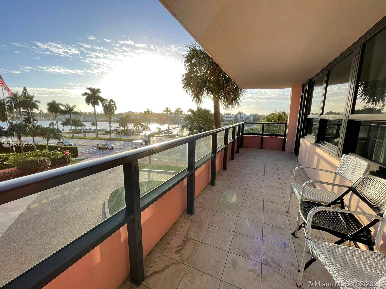 Miami Beach, FL 33140,5225 Collins Ave #421