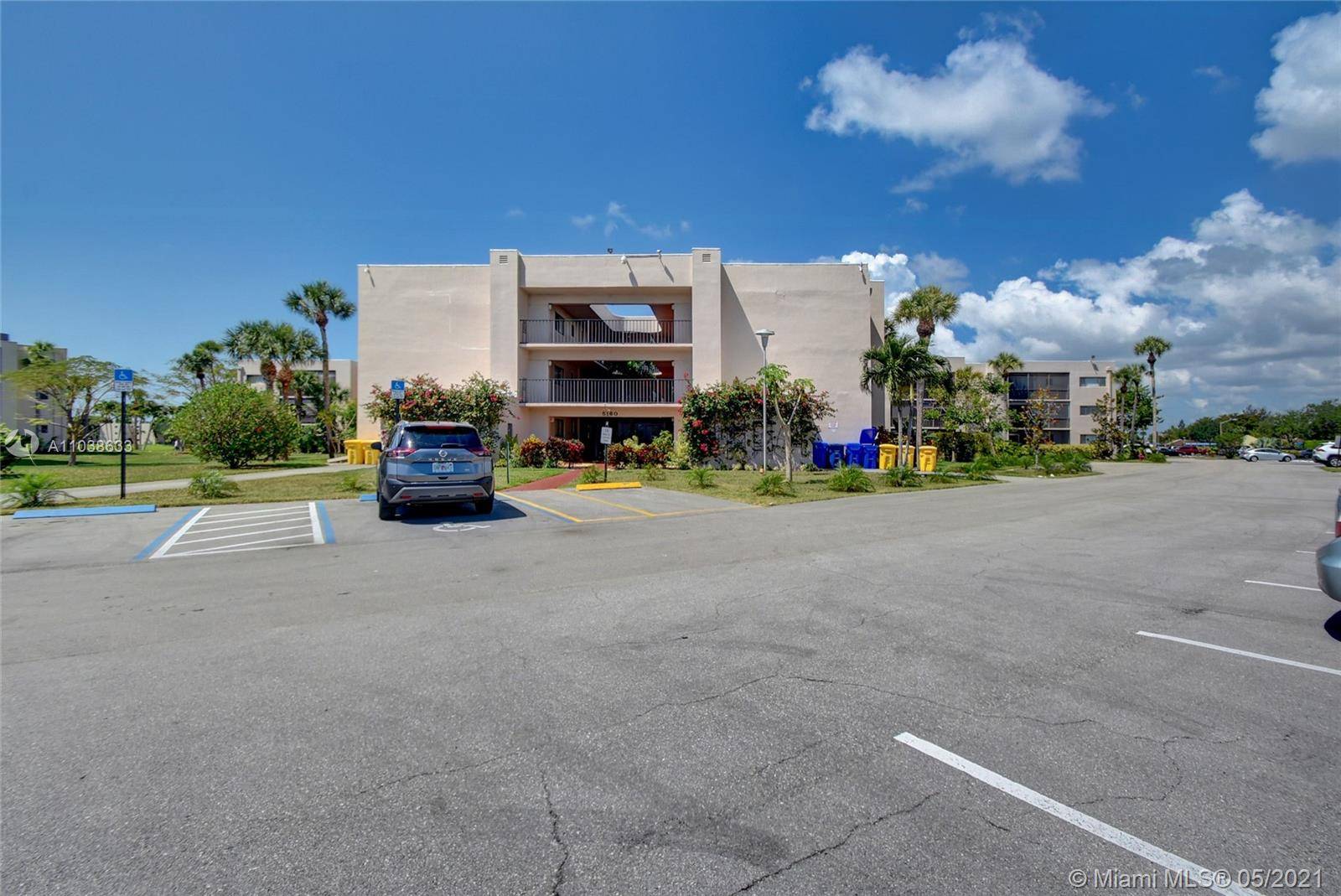 Delray Beach, FL 33484,5160 Las Verdes Cir #114