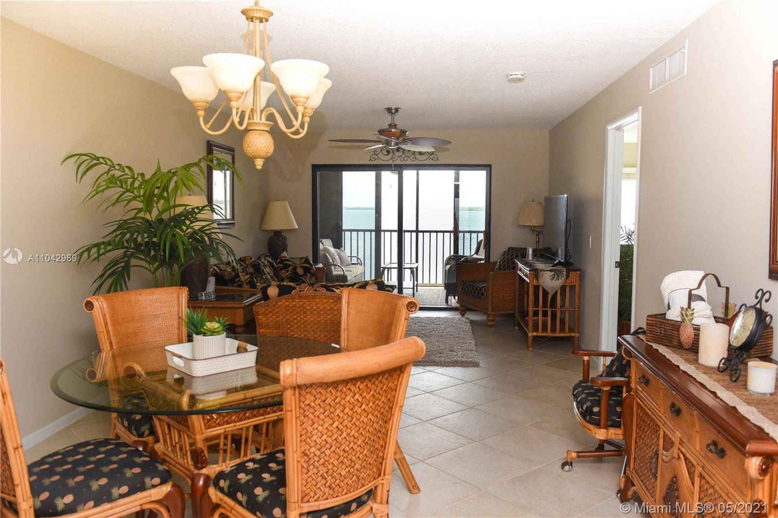 Hutchinson Island, FL 34996,20 NE Plantation Rd #306