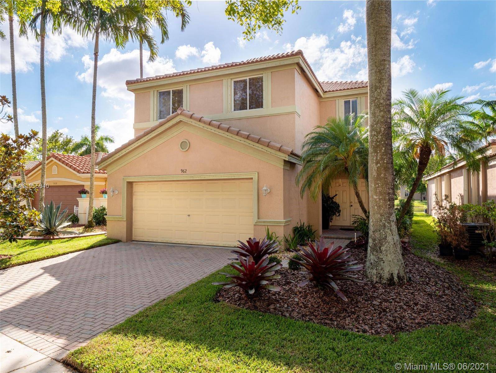 Weston, FL 33327,962 Golden Cane Dr