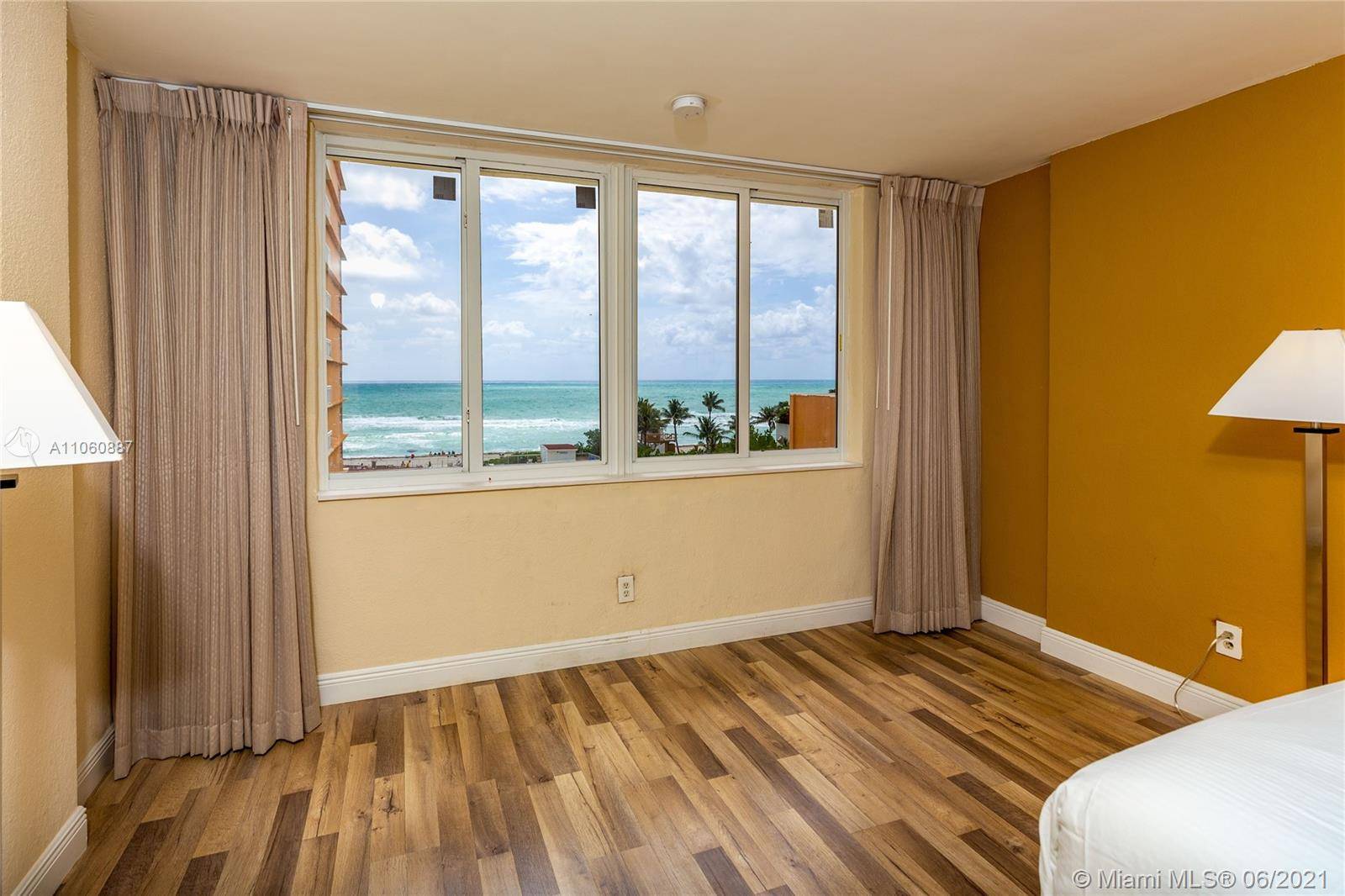 Sunny Isles Beach, FL 33160,19201 Collins Ave #348