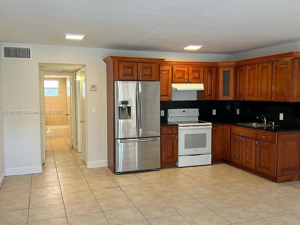 Miami, FL 33138,7851 Dunham Blvd #4