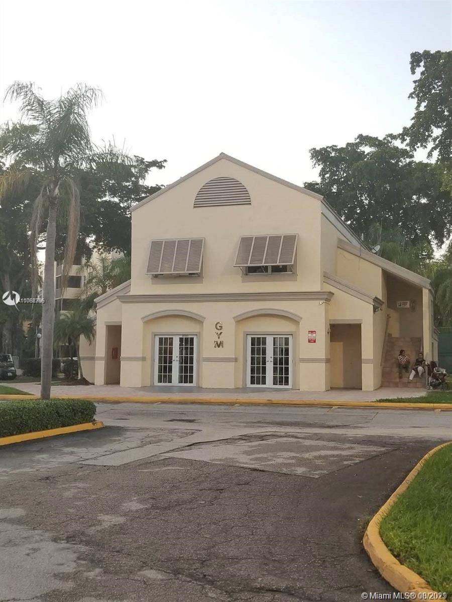 Doral, FL 33166,8255 Lake Dr #307