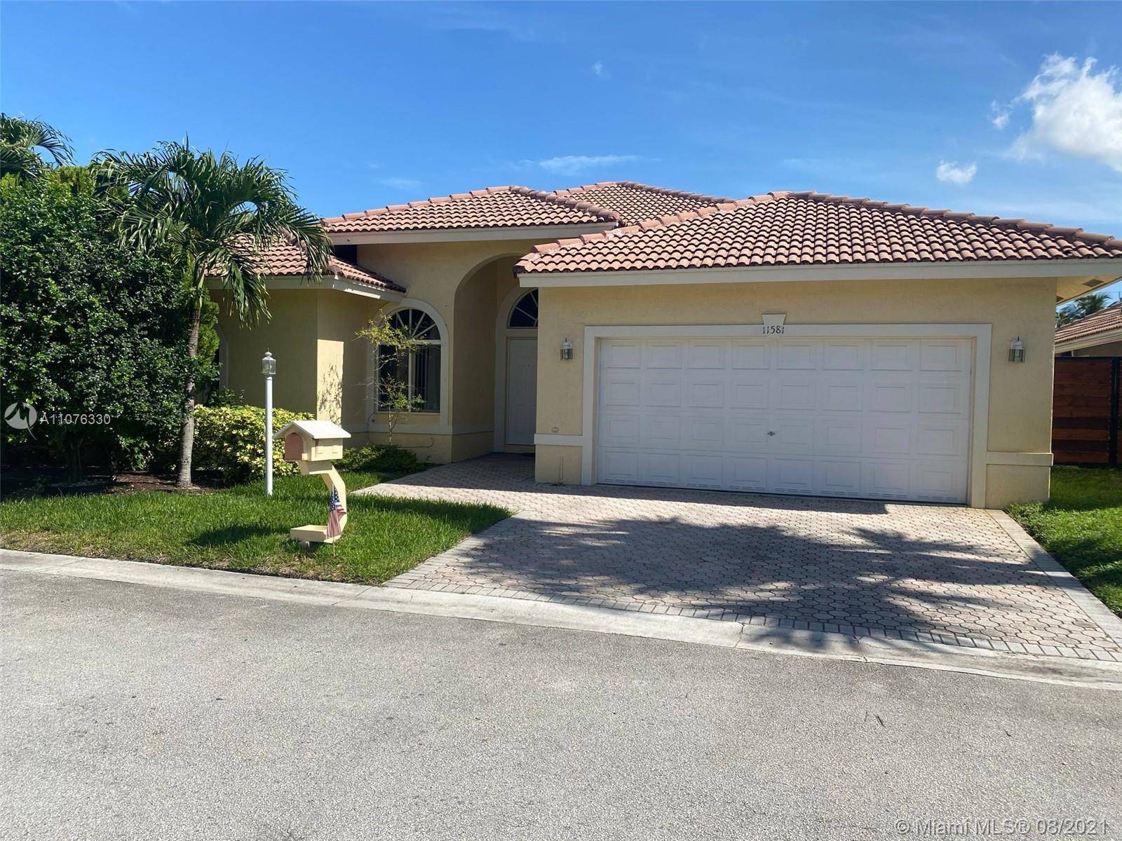 Pembroke Pines, FL 33025,11581 SW 10th St