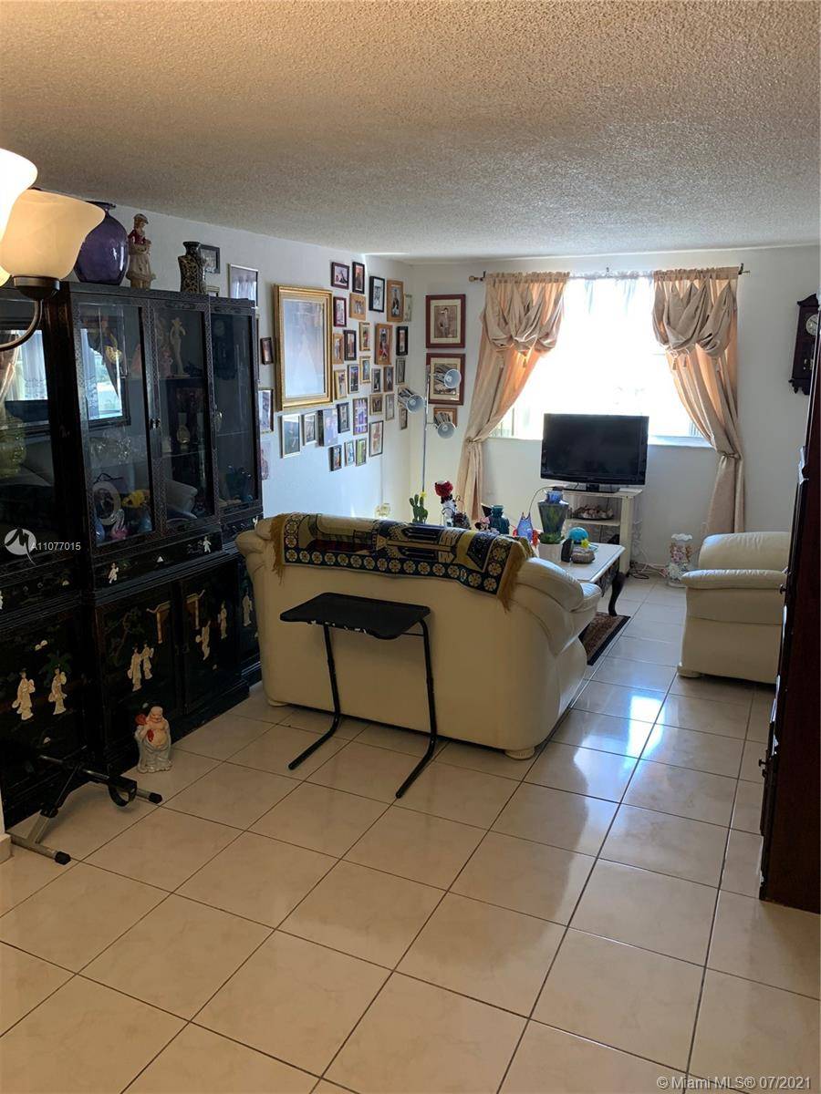 Hialeah, FL 33014,606 W 81 St #308