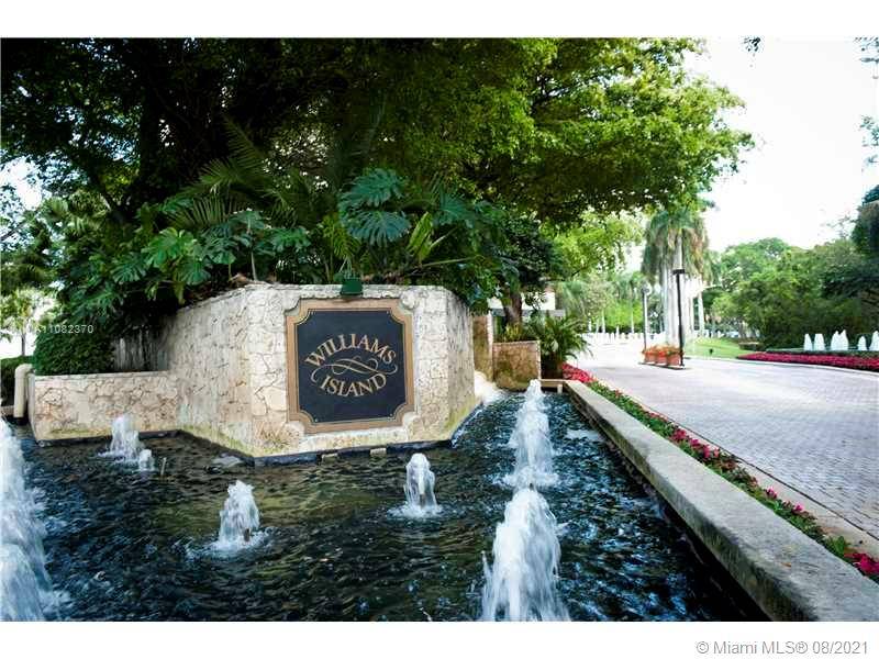 Aventura, FL 33160,3000 ISLAND BL #124