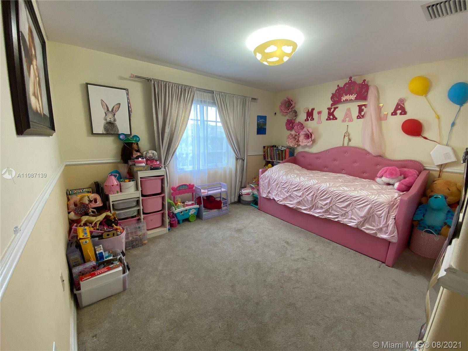 North Miami Beach, FL 33160,3915 NE 168 St #3915