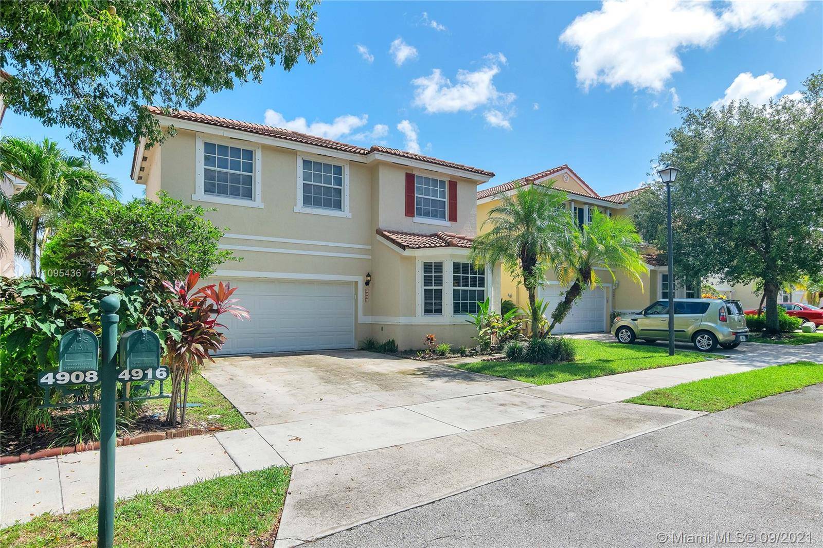 Davie, FL 33331,4916 SW 151st Ave