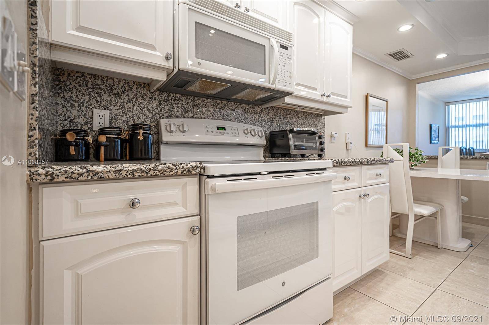 Hallandale Beach, FL 33009,1904 S Ocean Dr #1704