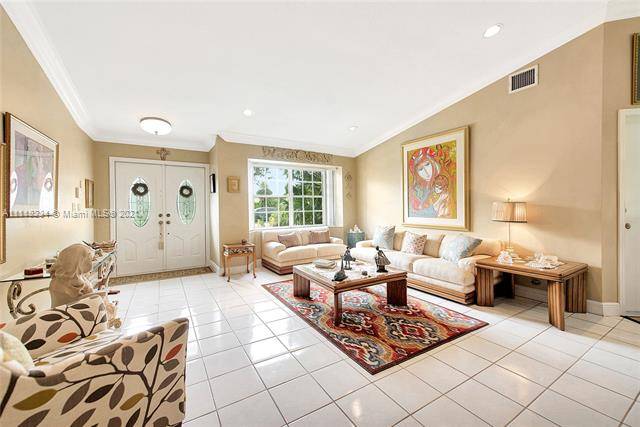 Miami, FL 33173,8907 SW 69th St