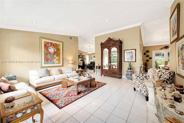 Miami, FL 33173,8907 SW 69th St