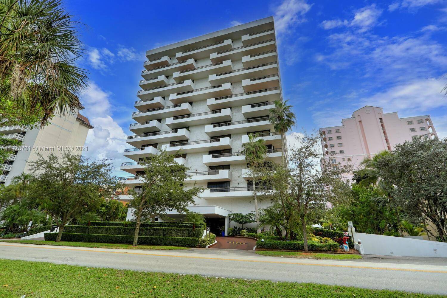 Coral Gables, FL 33134,720 Coral Way #5D