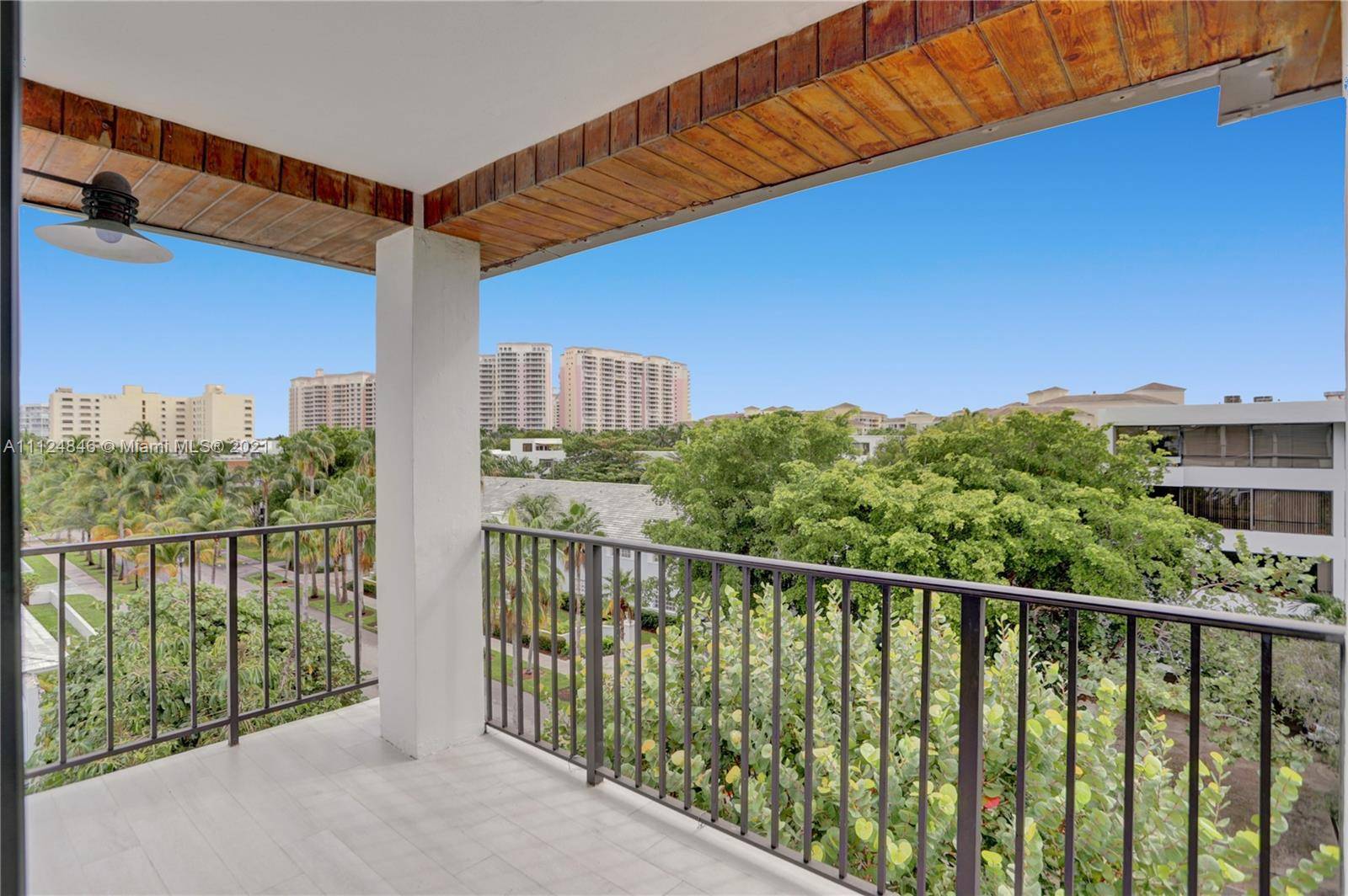 Key Biscayne, FL 33149,155 Sunrise Dr #PH-A