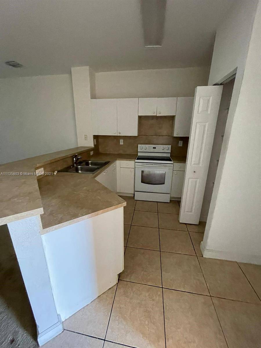 Lauderdale Lakes, FL 33311,2992 NW 35th Ave #2992