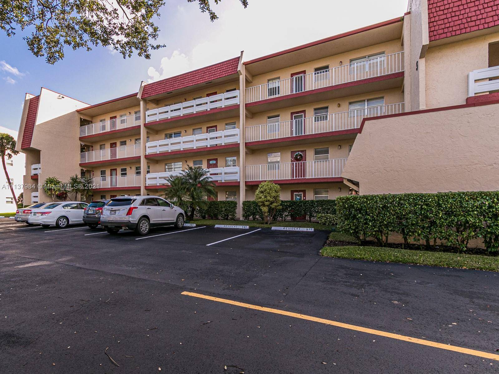 Margate, FL 33063,1040 Country Club Dr #303