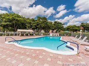 Margate, FL 33063,1040 Country Club Dr #303