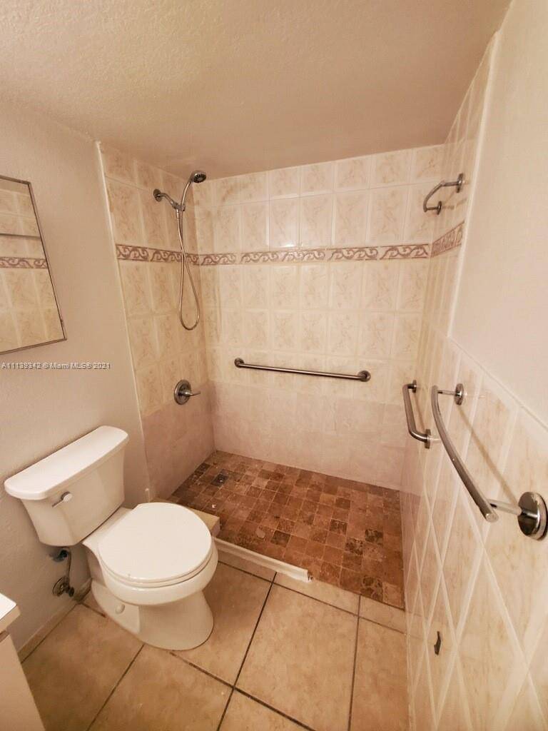 Hialeah, FL 33014,666 W 81st St #127