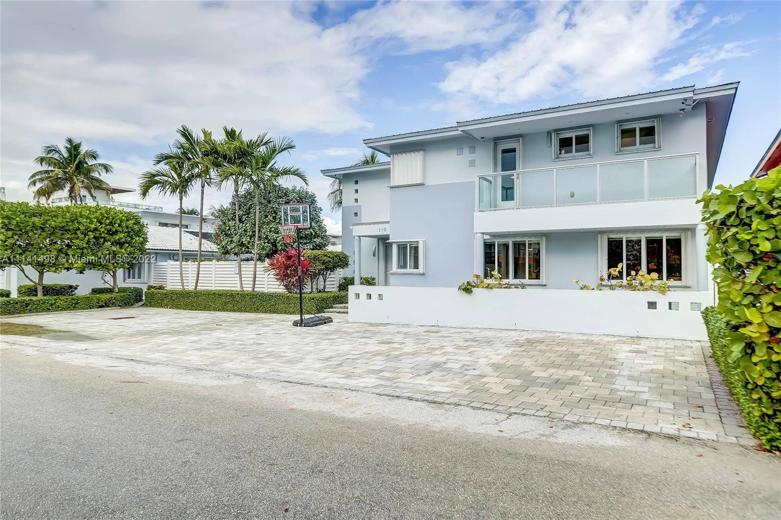 Hollywood, FL 33019,319 Desoto St