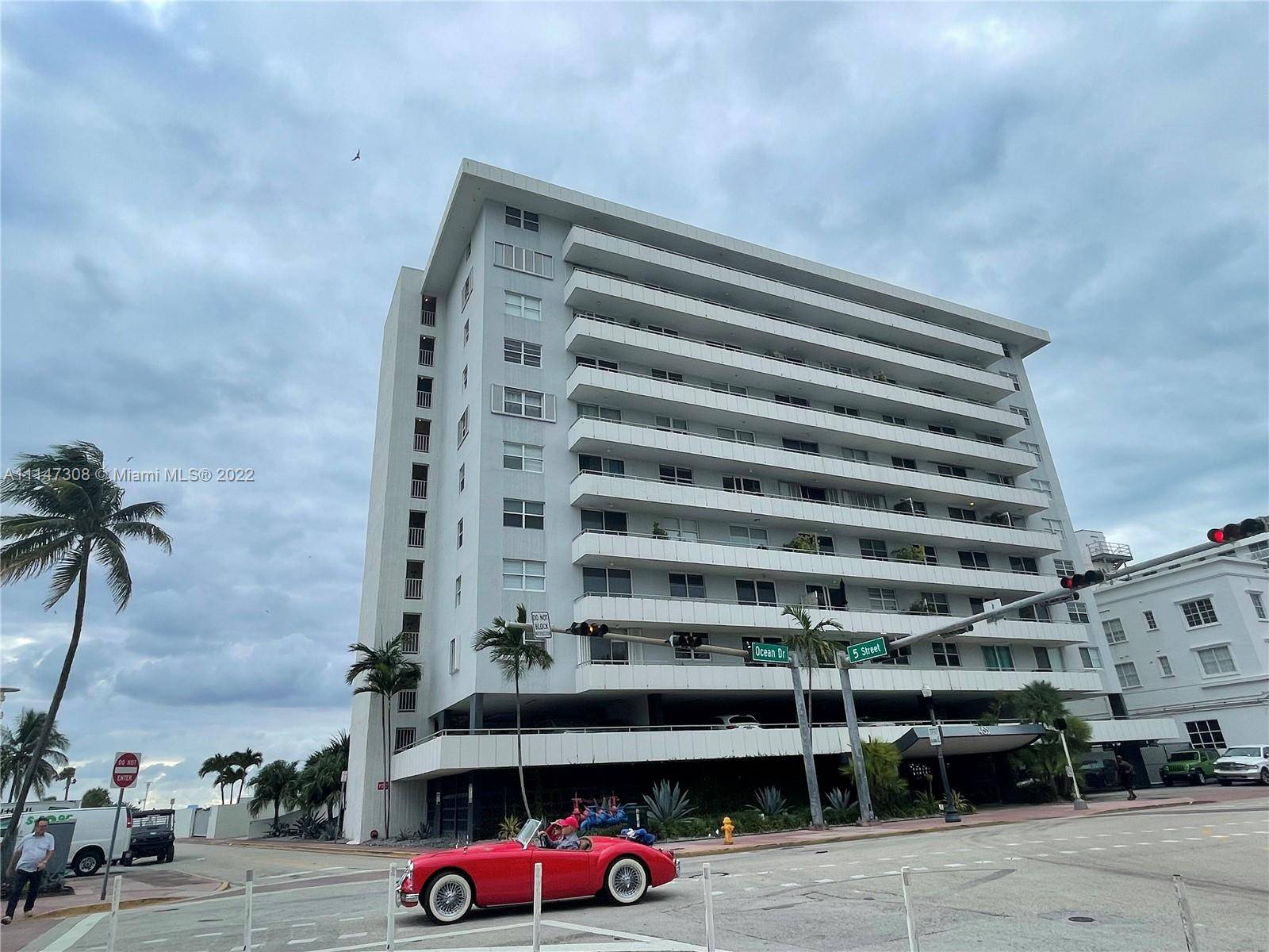 Miami Beach, FL 33139,465 Ocean Dr #208