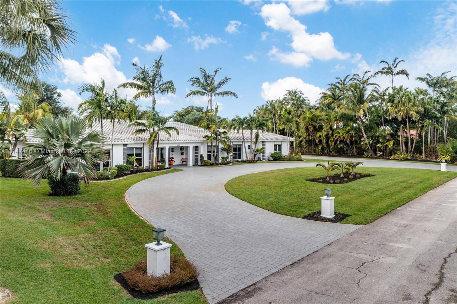 Tamarac, FL 33319,5207 White Oak Ln