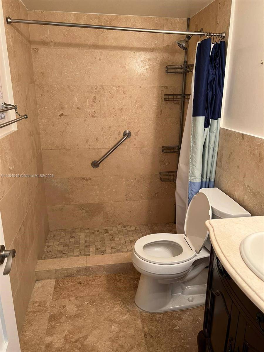Hollywood, FL 33019,3725 S Ocean Dr #301