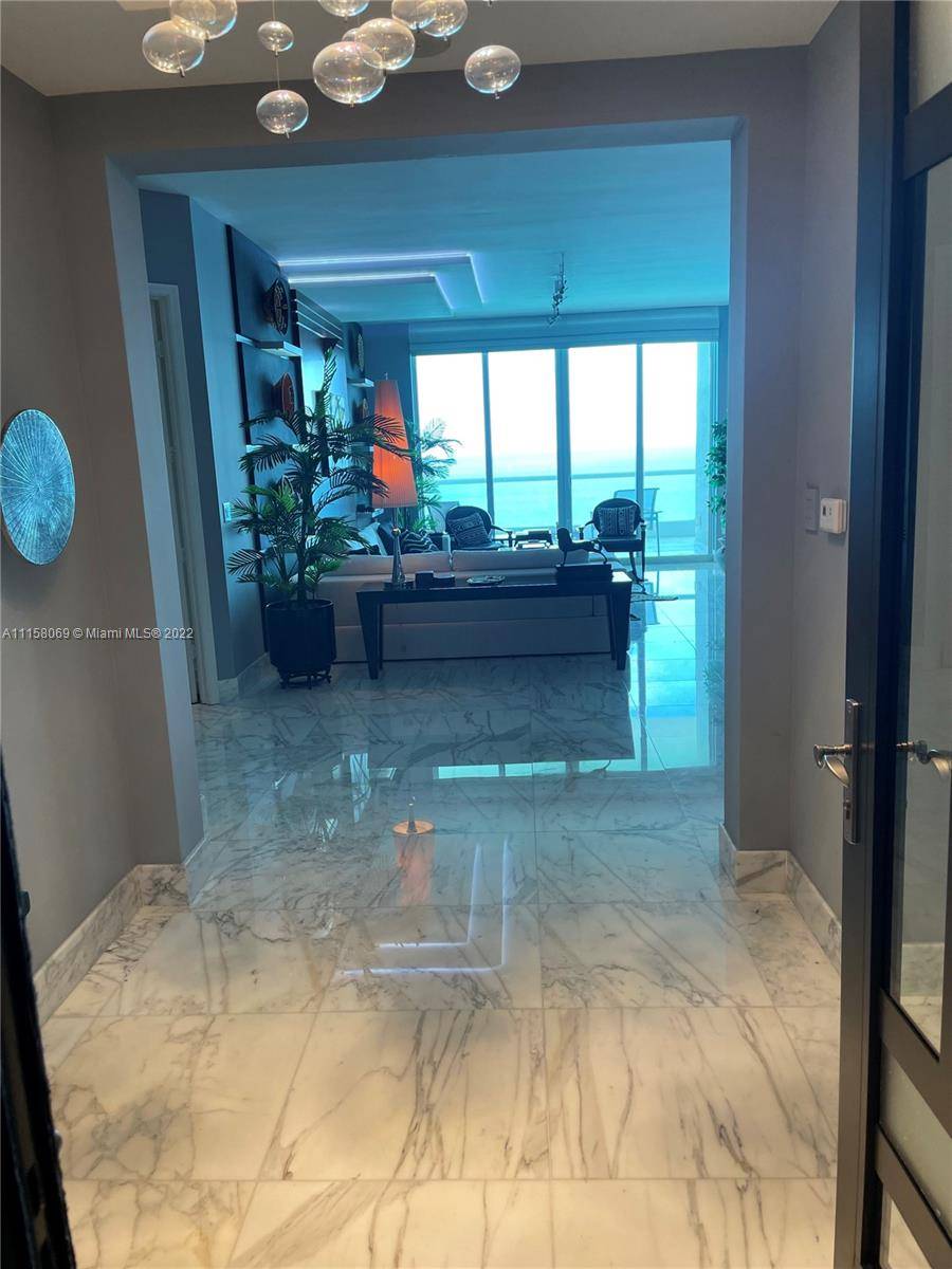 Sunny Isles Beach, FL 33160,16051 Collins Ave #2902