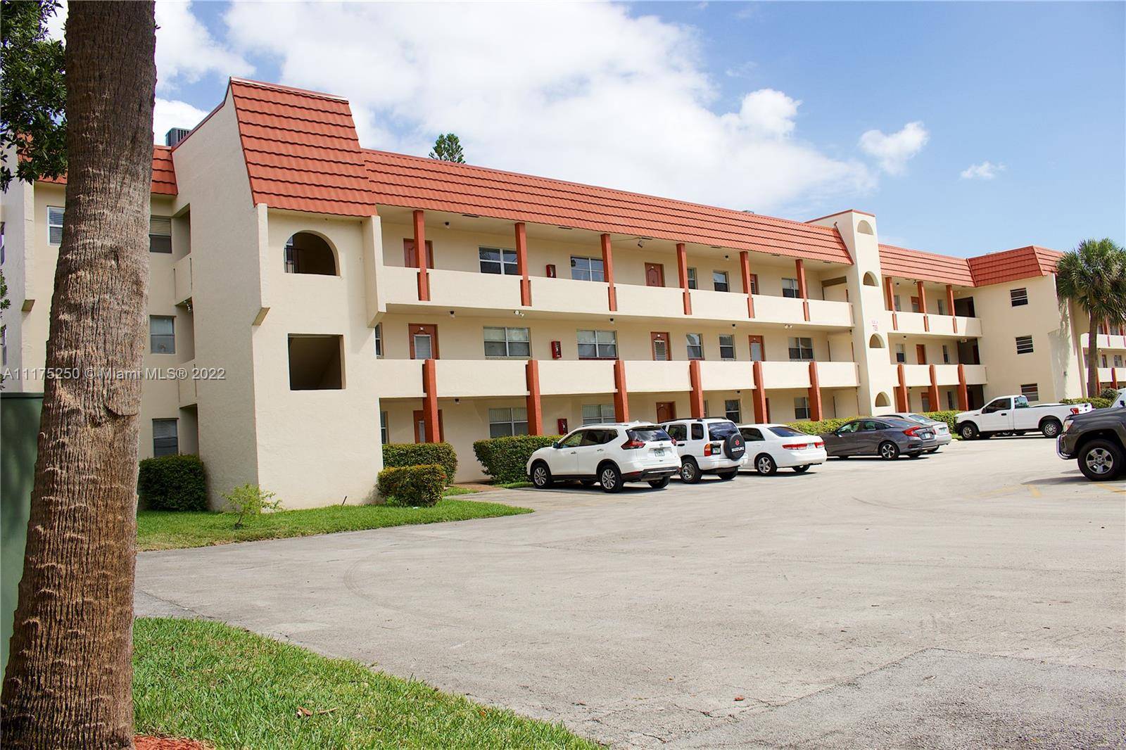Sunrise, FL 33322,7891 N Sunrise Lakes Dr #201