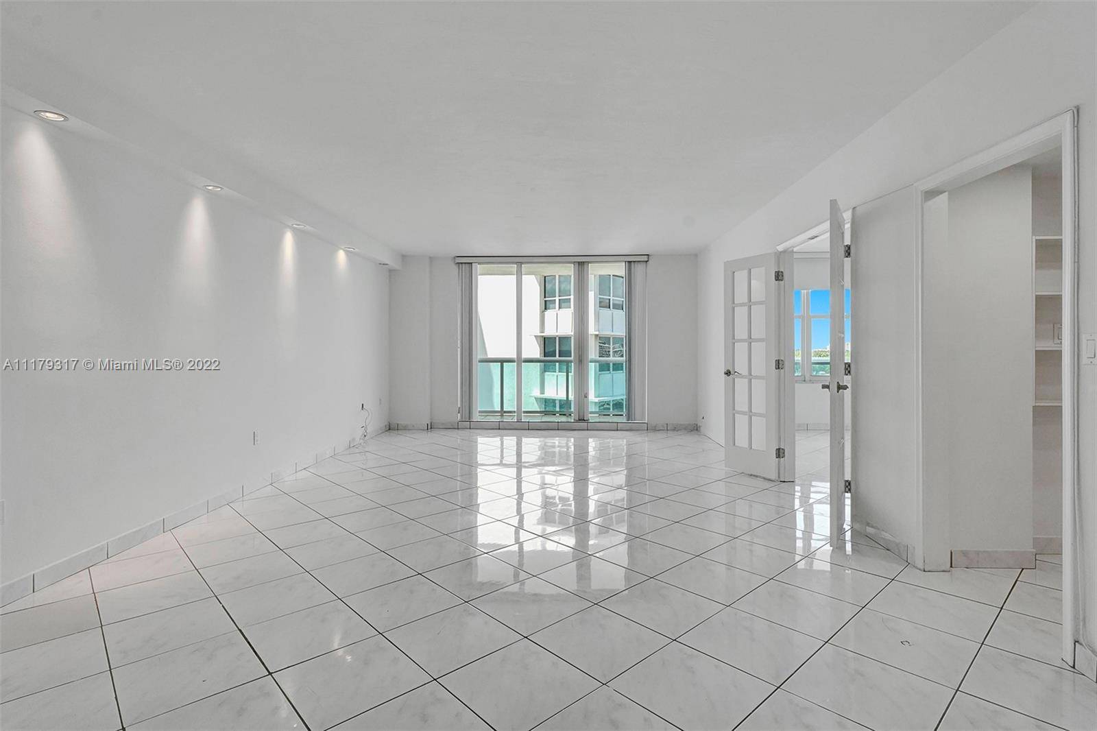 Miami Beach, FL 33140,5001 Collins Ave #8C