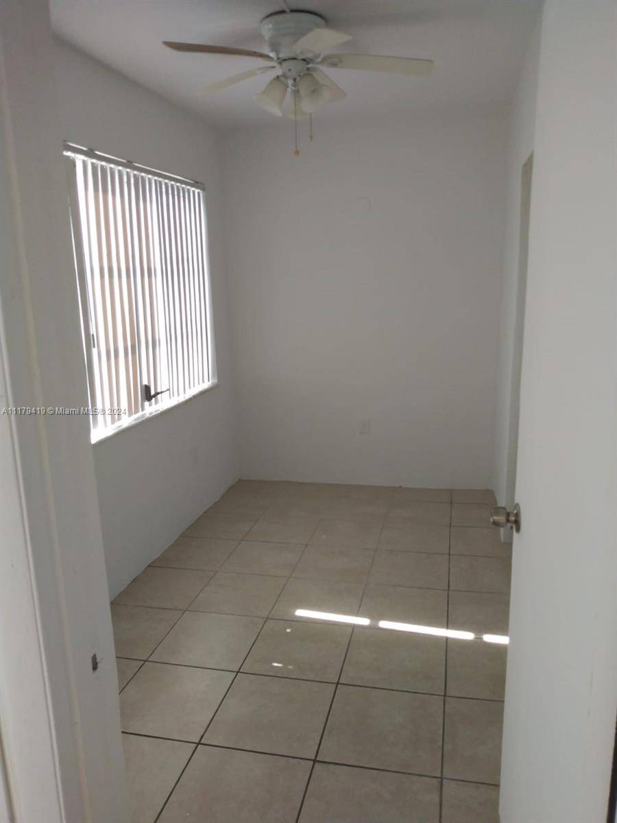 Miami, FL 33179,18900 NE 3rd Ct #516
