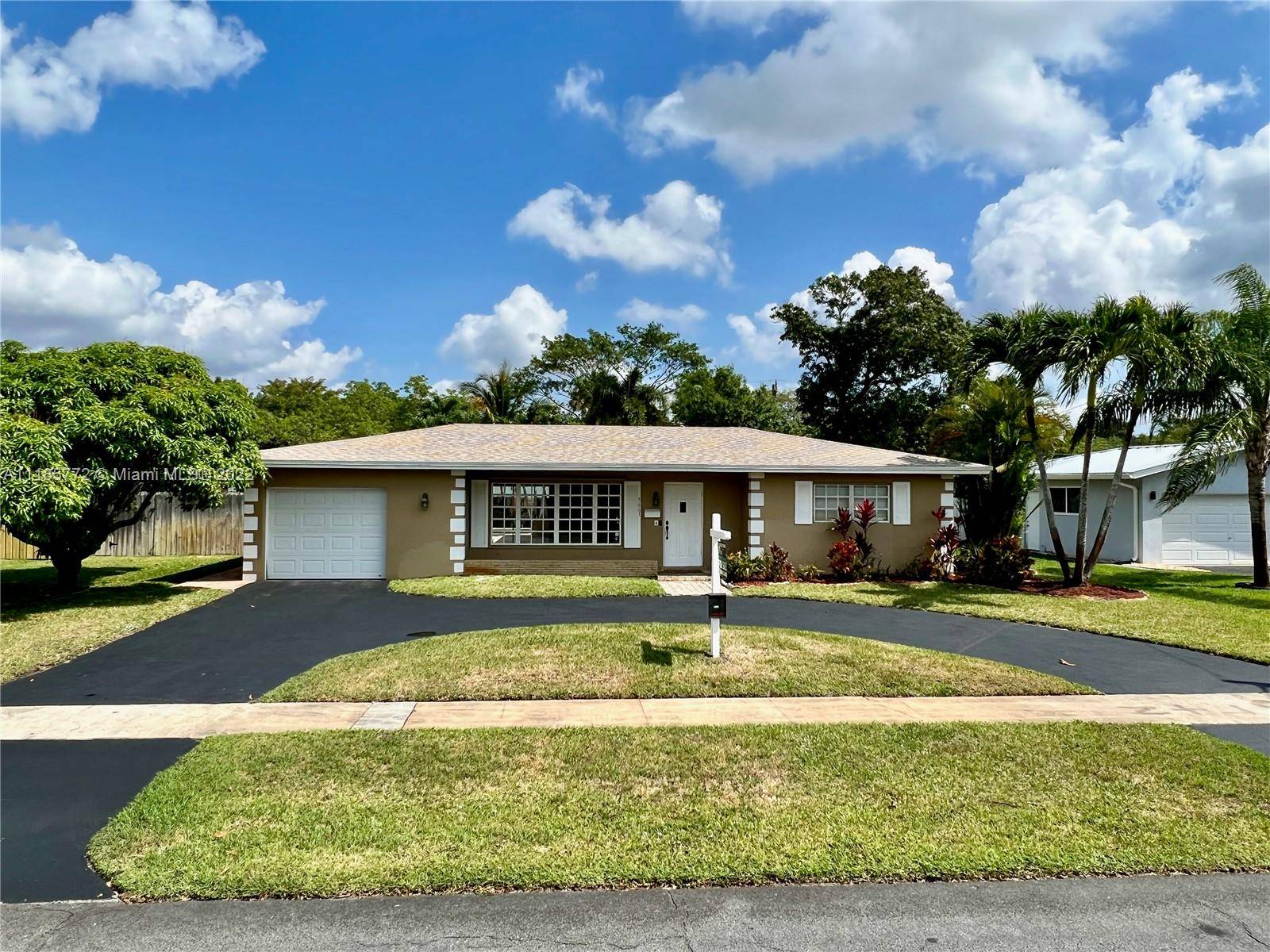 Plantation, FL 33317,5661 SW 4th Ct