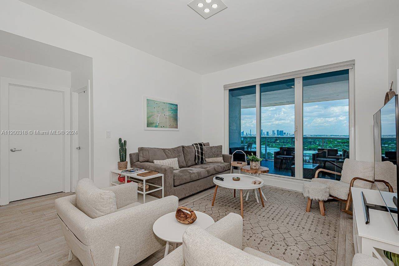 Miami Beach, FL 33139,2301 Collins Ave #PH21