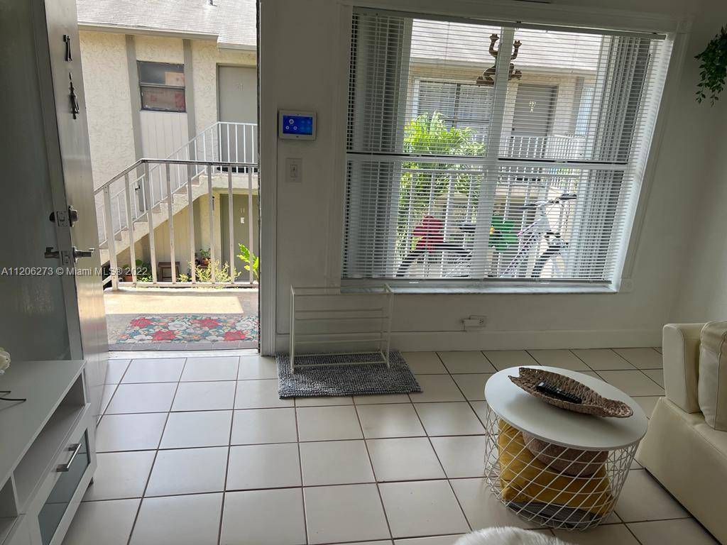 Miami, FL 33193,15320 Sunset Dr #14-21