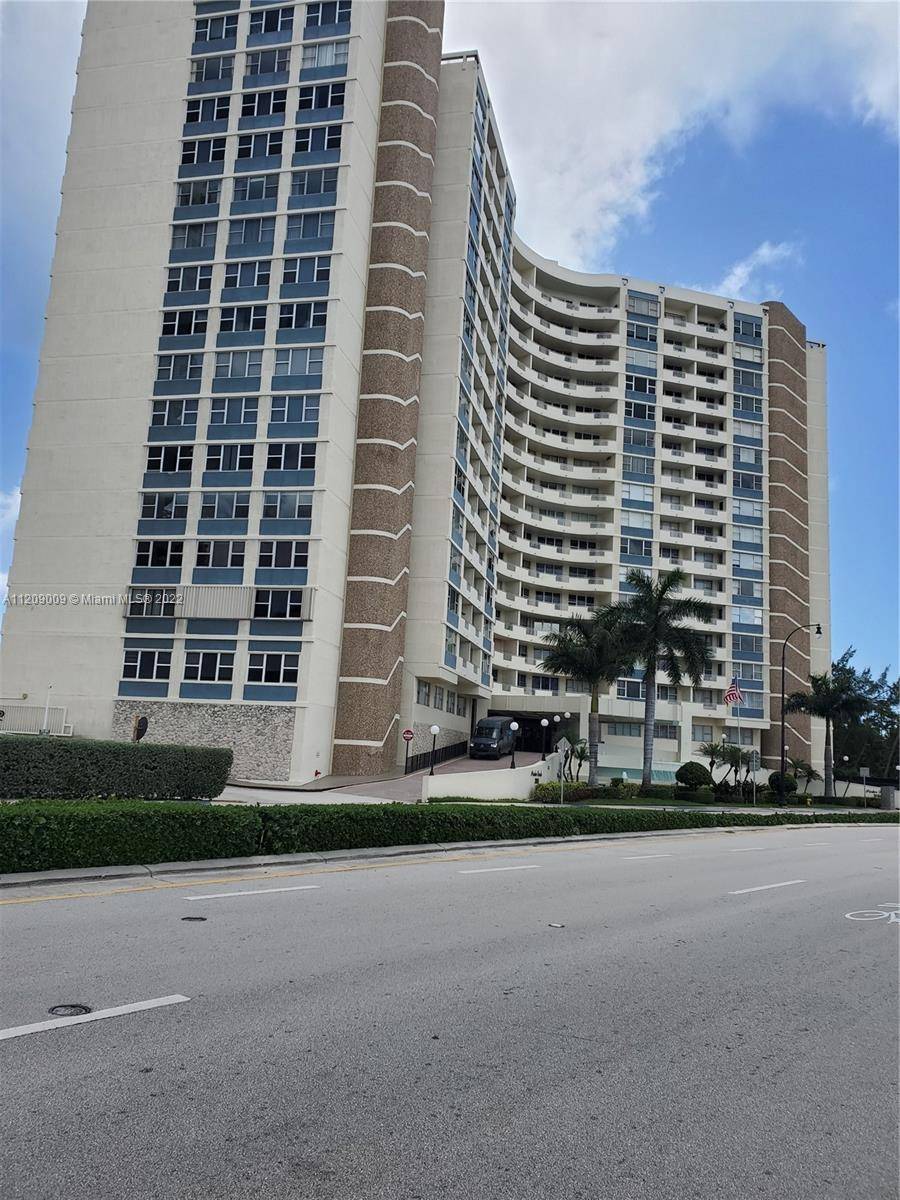 Hallandale Beach, FL 33009,3180 S Ocean Dr #822