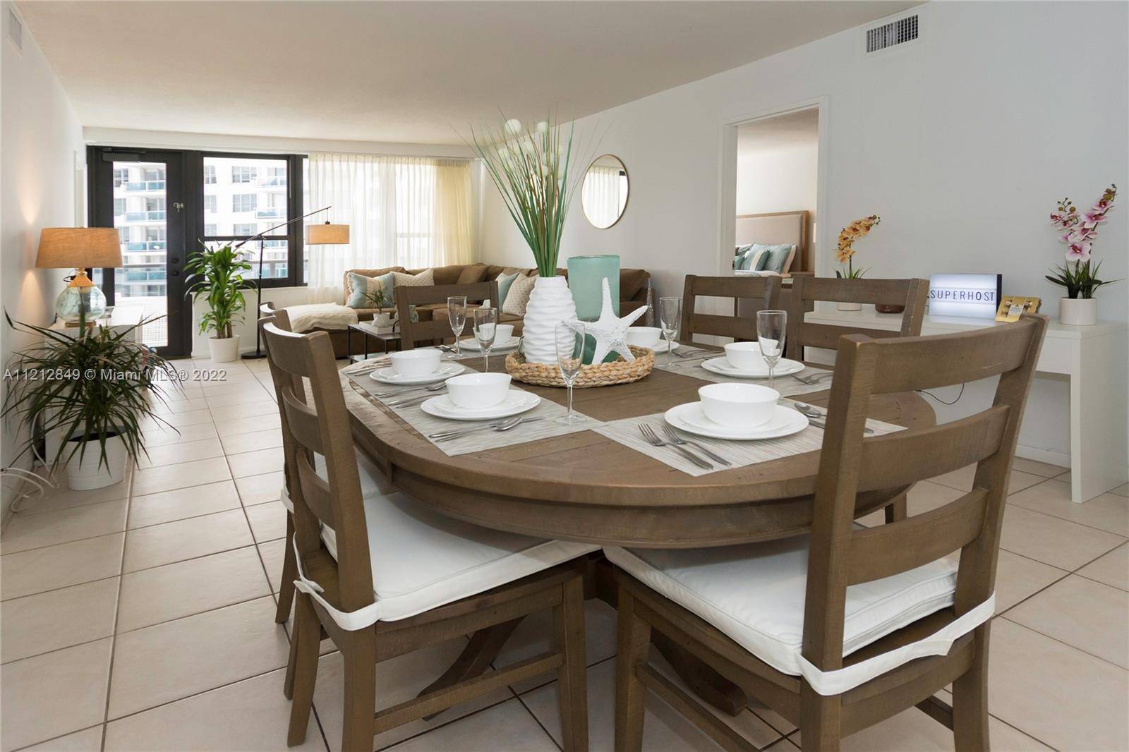 Miami Beach, FL 33140,5225 SE Collins Ave #915