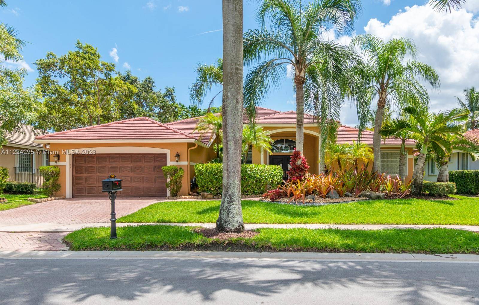 Weston, FL 33327,2562 Eagle Run Ln