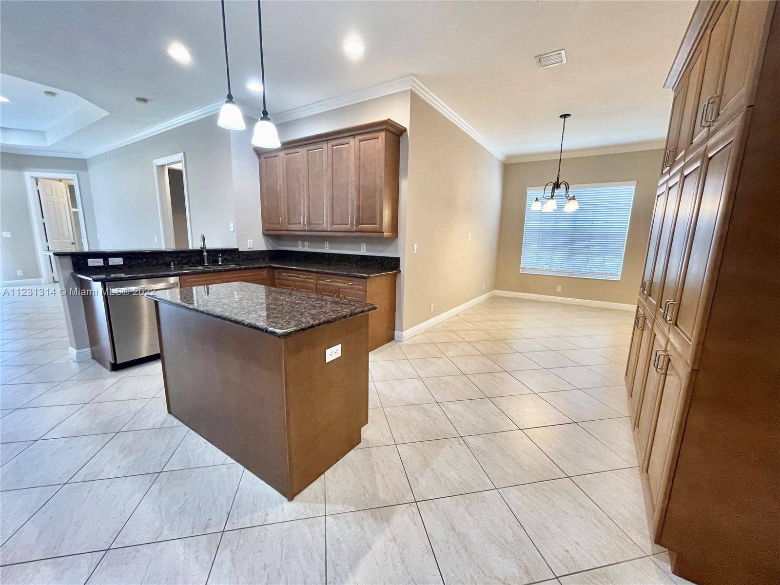 Davie, FL 33314,4713 Village Way