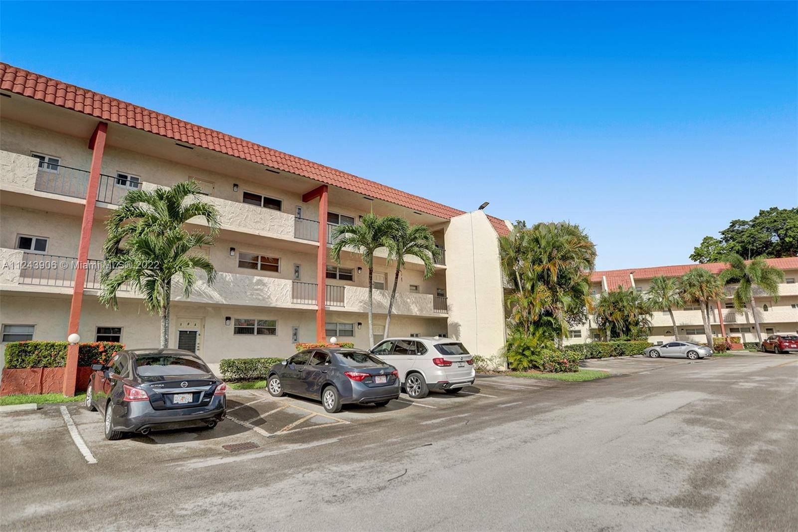 Pembroke Pines, FL 33025,9500 N Hollybrook Lake Dr #301