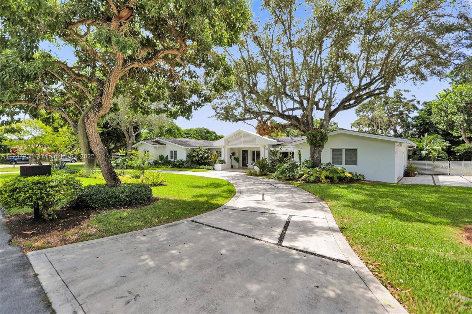 Pinecrest, FL 33156,5900 SW 112th St