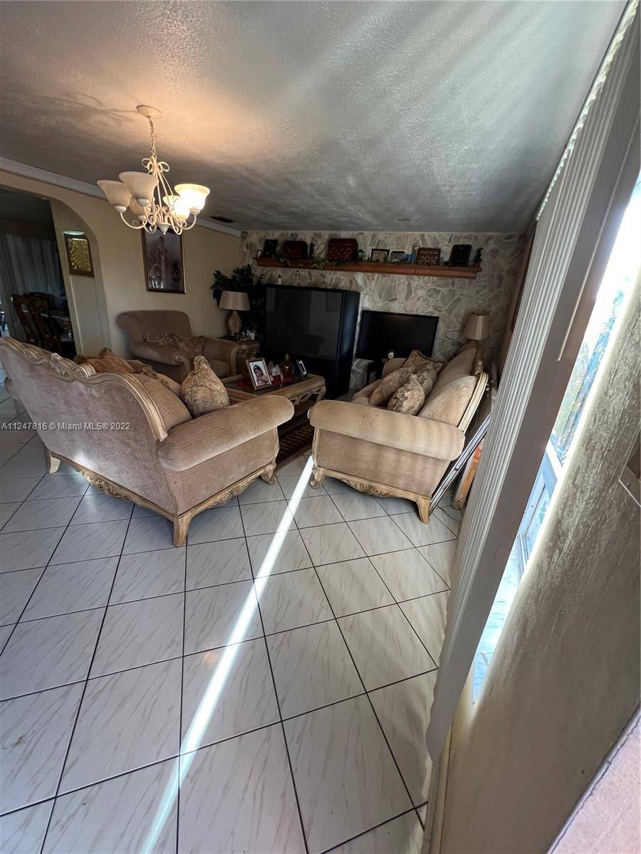 Dania Beach, FL 33314,4326 SW 50th St