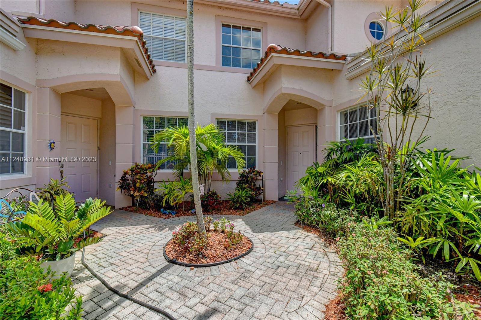 Boynton Beach, FL 33472,8018 Aberdeen Dr #102