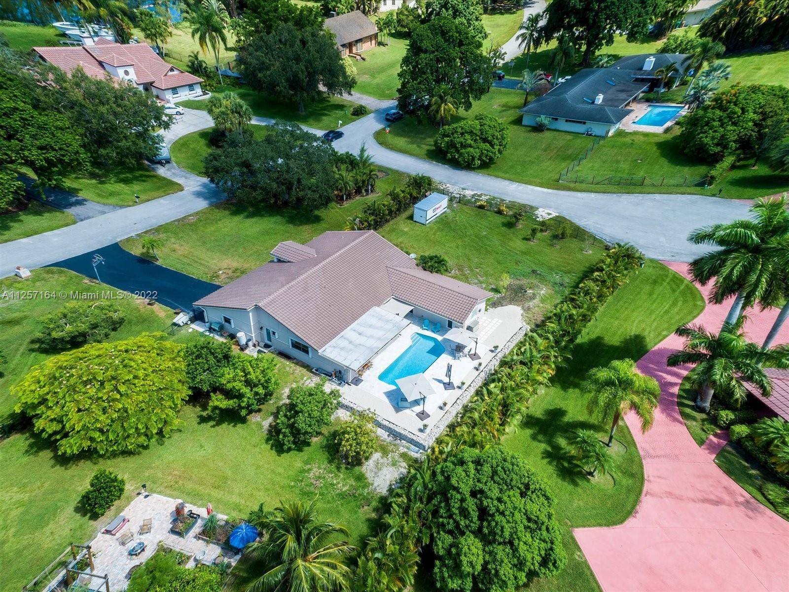 Davie, FL 33330,11210 SW 51st St