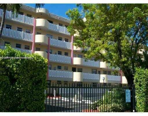Miami Beach, FL 33141,7900 Tatum Waterway Dr #513